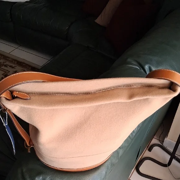 Ralph Lauren-Polo Flannel Bellport Sling Bucket Bag. Color is Camel. NWT. - Picture 11 of 14